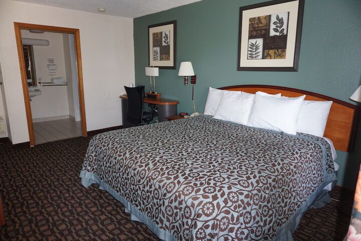 Room 15 of 25