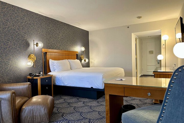Room 9 of 34