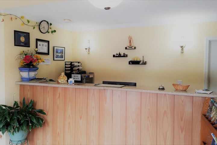 Roadway Inn