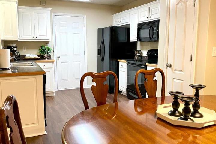 Spacious & comfy home in ultra-convenient location 2025 Traveller Award Winner
