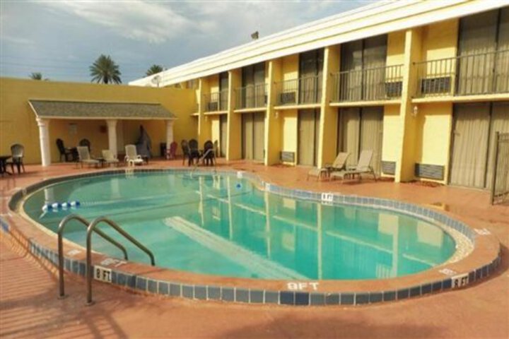 Days Inn by Wyndham Neptune Beach