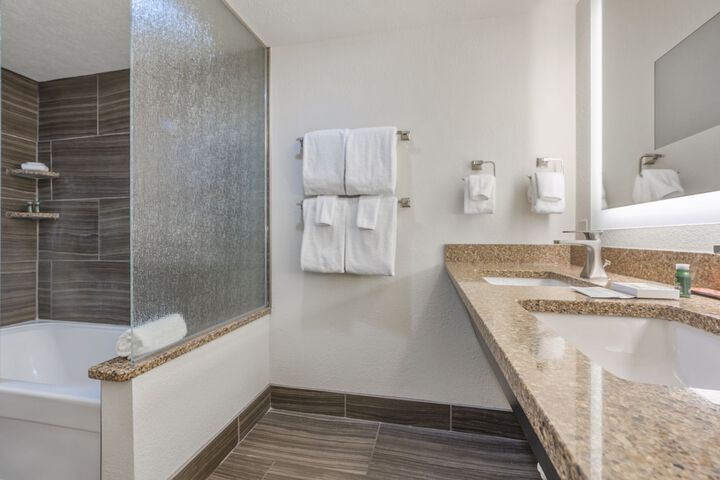 Cherry Tree Inn & Suites