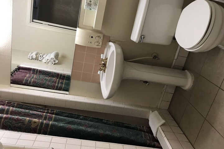 Budget Inn