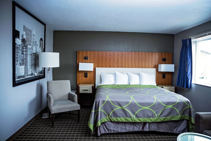 Super 8 by Wyndham Holbrook