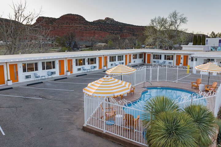 Hotel 3 of 105