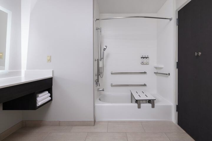 Holiday Inn Express & Suites Lakeland South by IHG