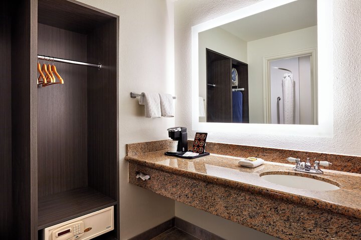 Best Western Plus Meridian Inn & Suites Anaheim-Orange