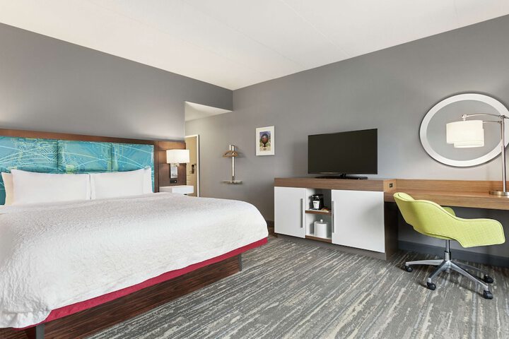 Room 11 of 28