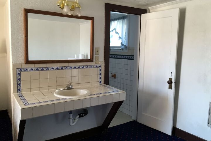 Room 13 of 21