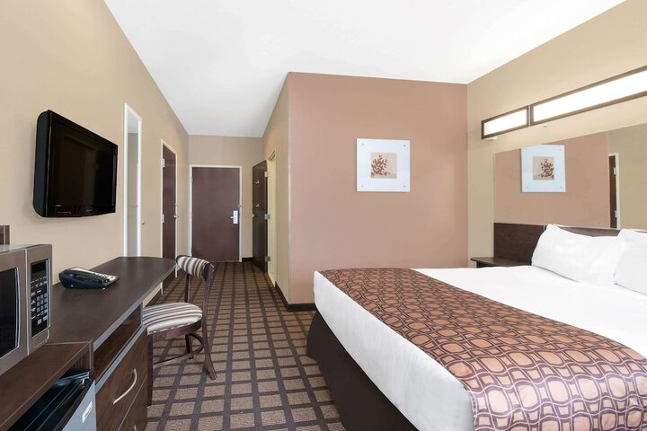 Room 9 of 23