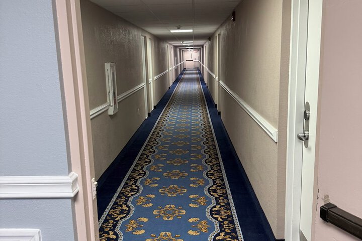 Holiday Lodge Hotel & Conference Center