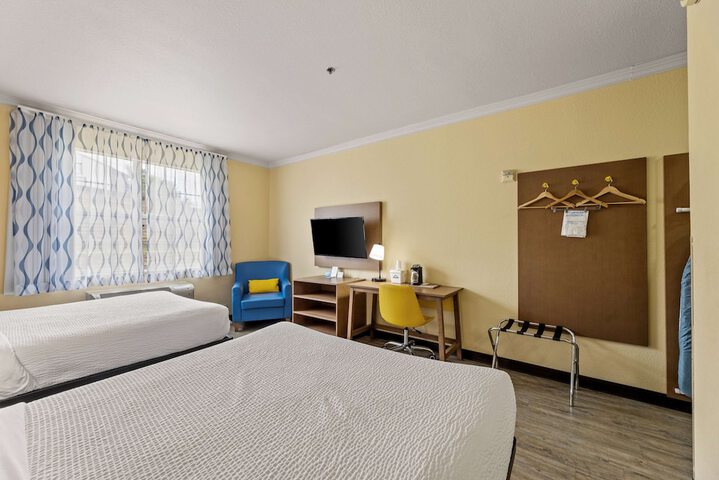 Room 27 of 68