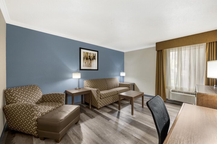 Best Western Airport Albuquerque InnSuites Hotel & Suites