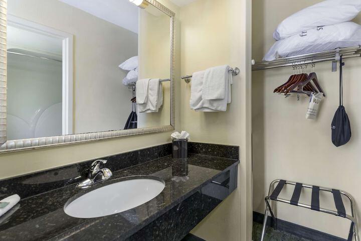 Room 9 of 28
