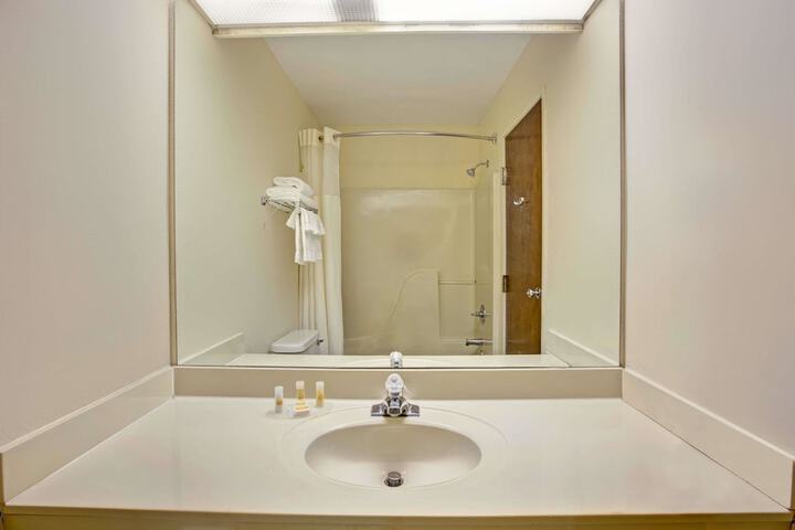 Room 8 of 19