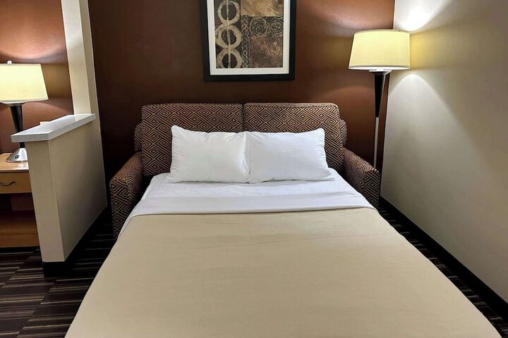 Room 27 of 35