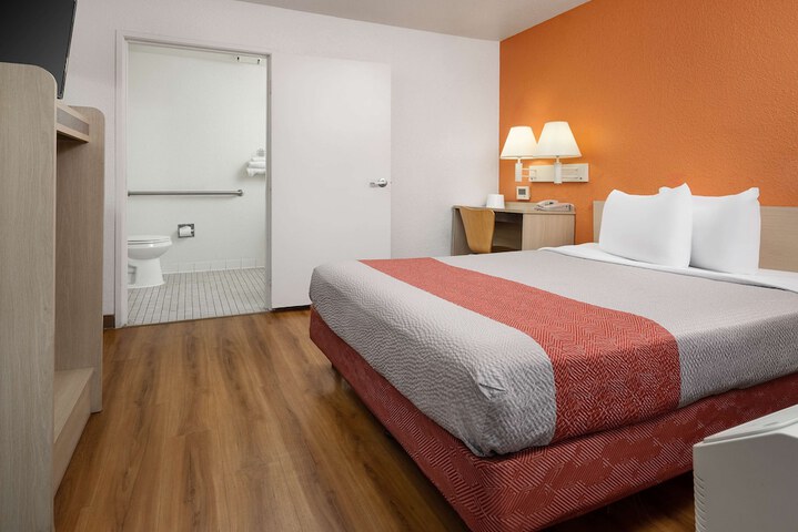 Room 14 of 22