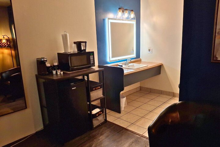 Shady Acre Inn and Suites