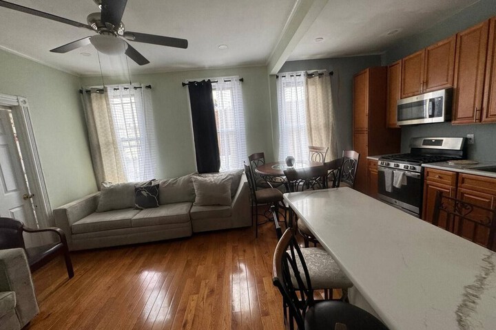Huge 3 Bedrooms Apt 15 Minutes to NY City