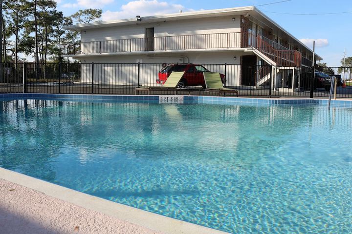 Pool 10 of 65