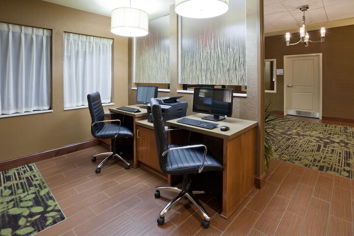 Business Center 32 of 32