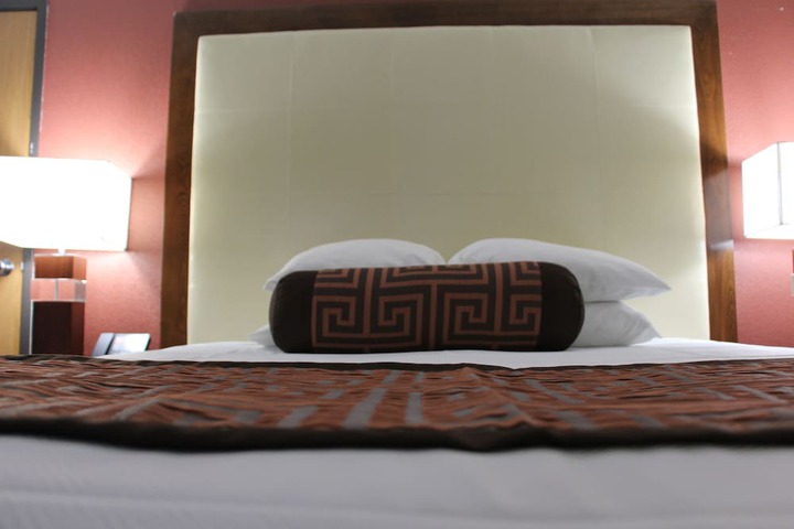 Westbridge Inn & Suites