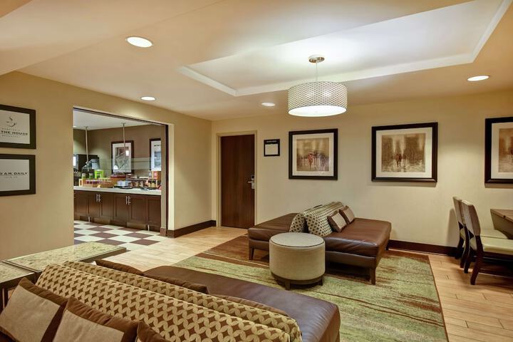 Hampton Inn Atlanta-Mall of Georgia
