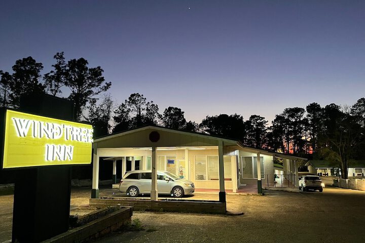 WINDTREE INN