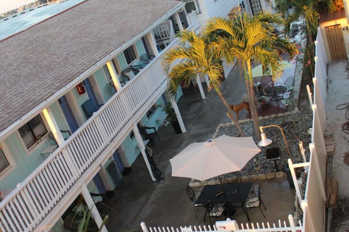 Hotel 11 of 80