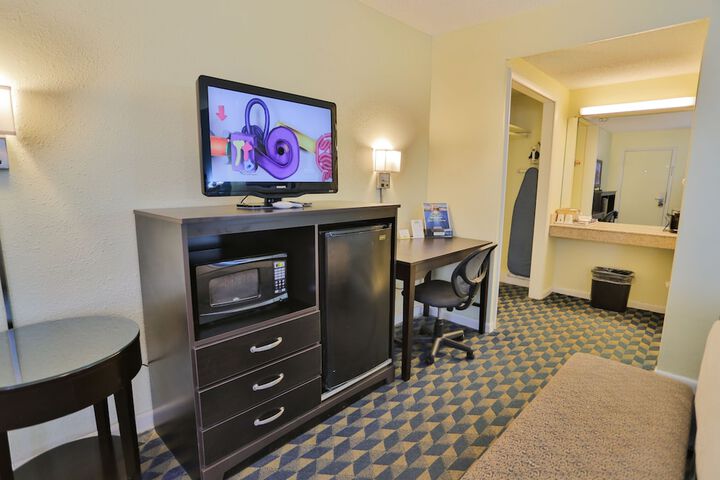 Days Inn by Wyndham Wrightstown McGuire AFB / Bordentown