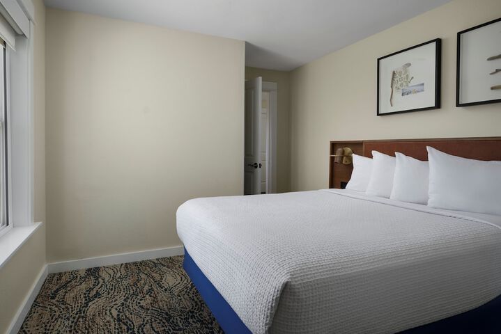 Starfish Manor Oceanfront Hotel