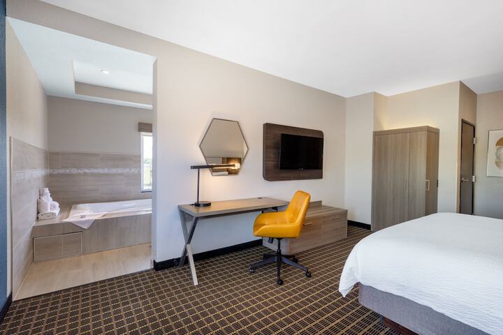 Holiday Inn Express Hotel & Suites Pittsburg by IHG