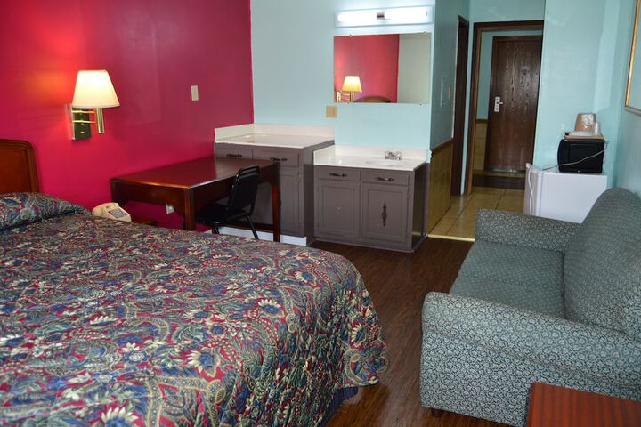 Budget Inn of Claypool Hill