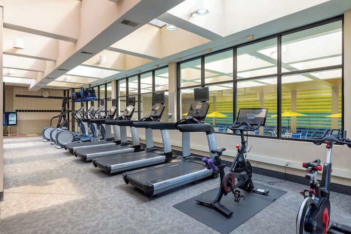 Crowne Plaza Knoxville Downtown University by IHG