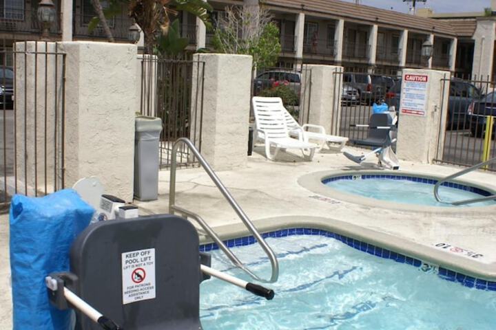 Pool 10 of 52