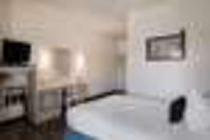 Room 70 of 112