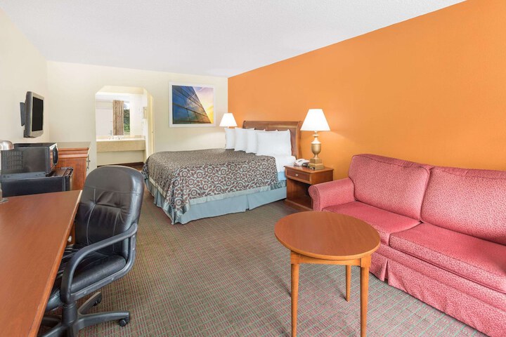 Room 6 of 14