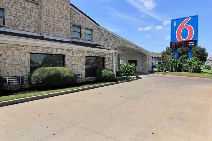 Hotel 6 of 40