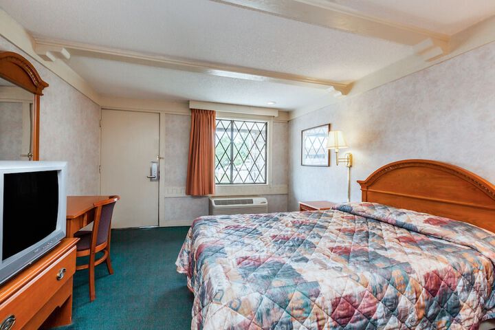 Room 8 of 17