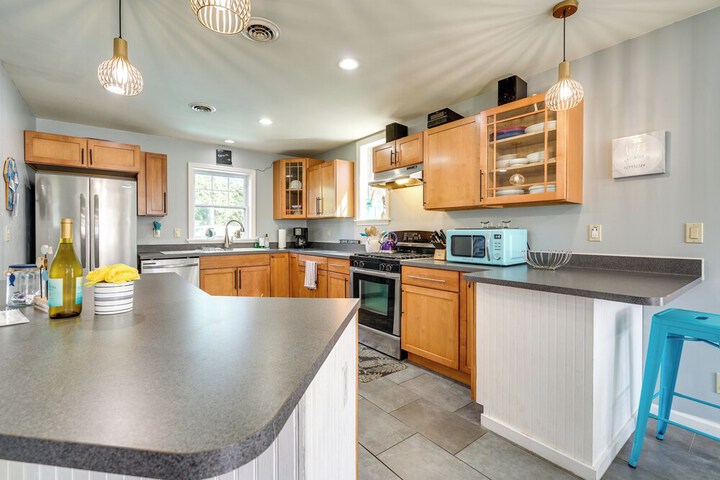 The 1818 Home w / Porch & Grill - 1 Mi to Beach!