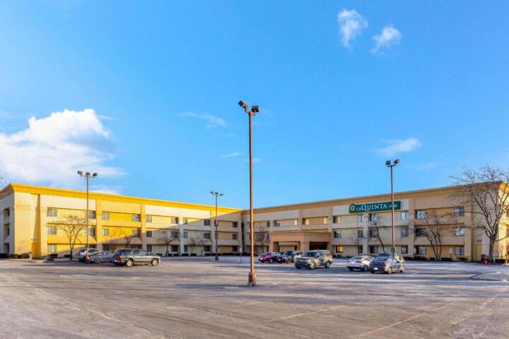 La Quinta Inn & Suites by Wyndham Chicago Willowbrook