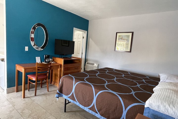 Room 8 of 34