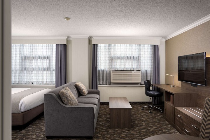 Room 18 of 28