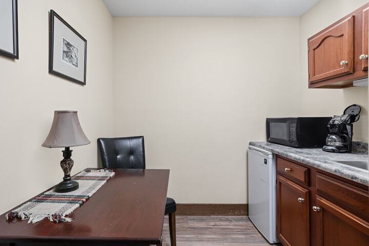Artists Colony Inn