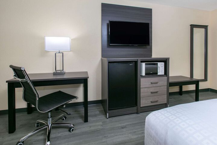 Room 17 of 27