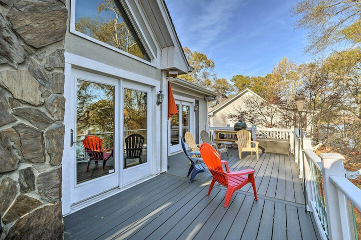 Lake Hartwell Home w / Private Dock & Hot Tub!