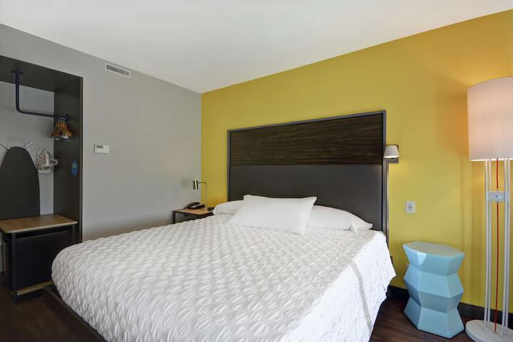 Room 18 of 35