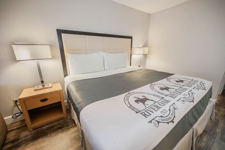 River Oak Inn