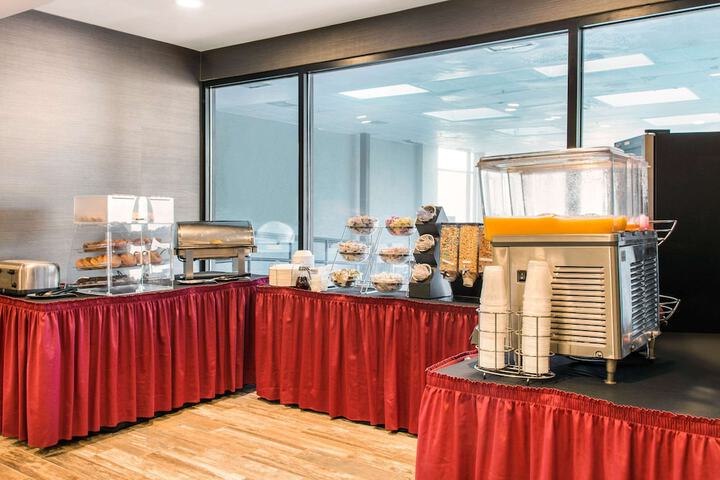 Breakfast/Coffee Service 92 of 102