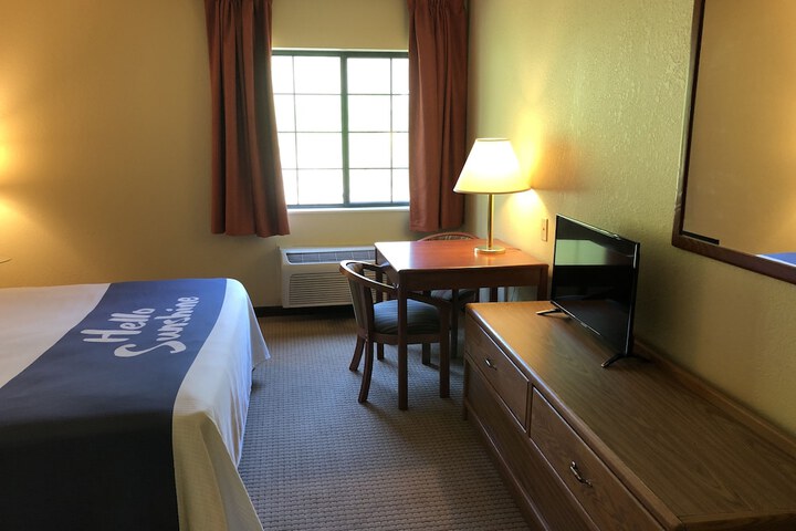 Room 67 of 76